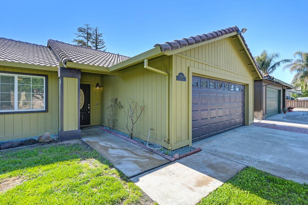Lincoln Boulevard, Tracy, California image 4