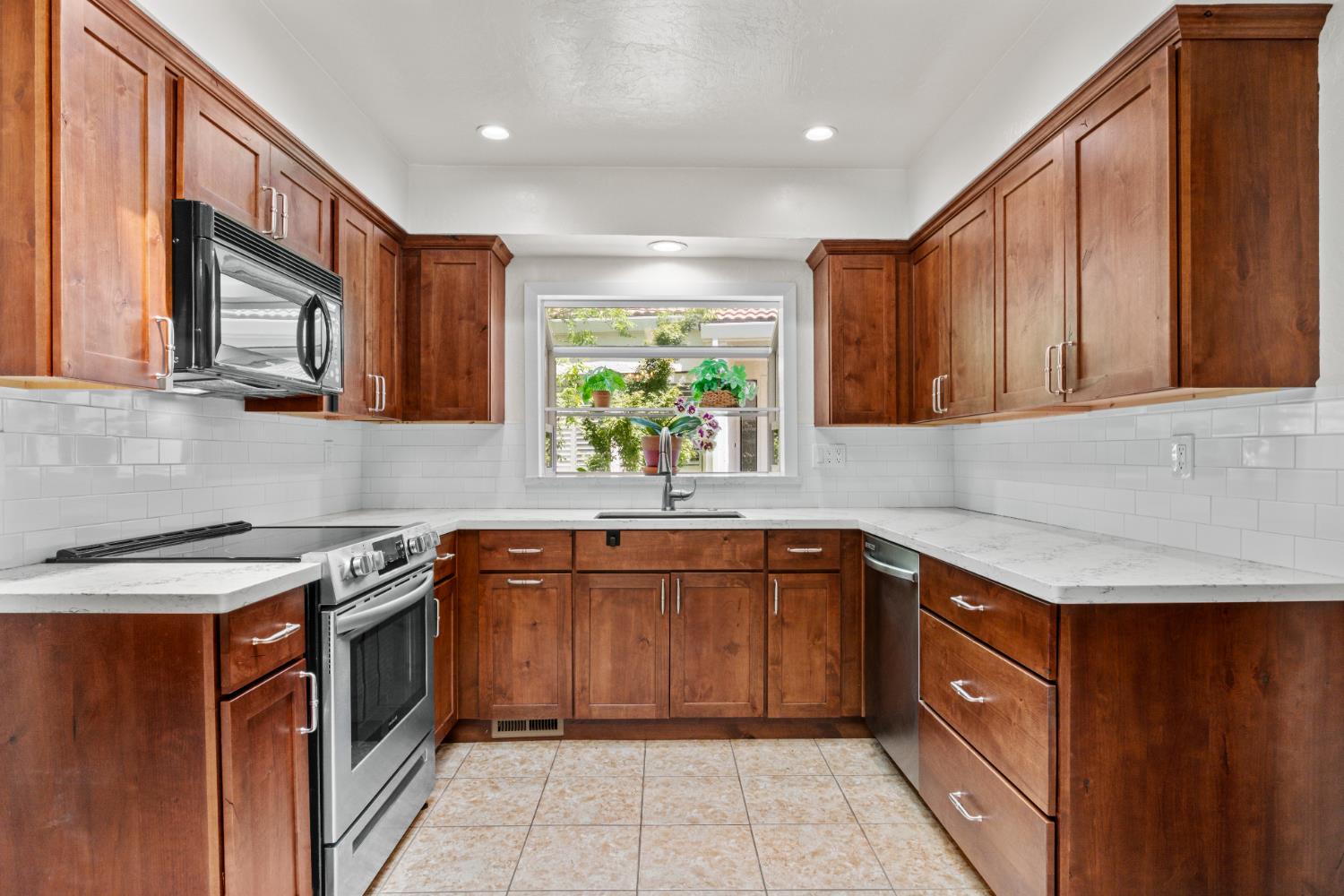 Photo #10: 225042950 Listing: Photo #10