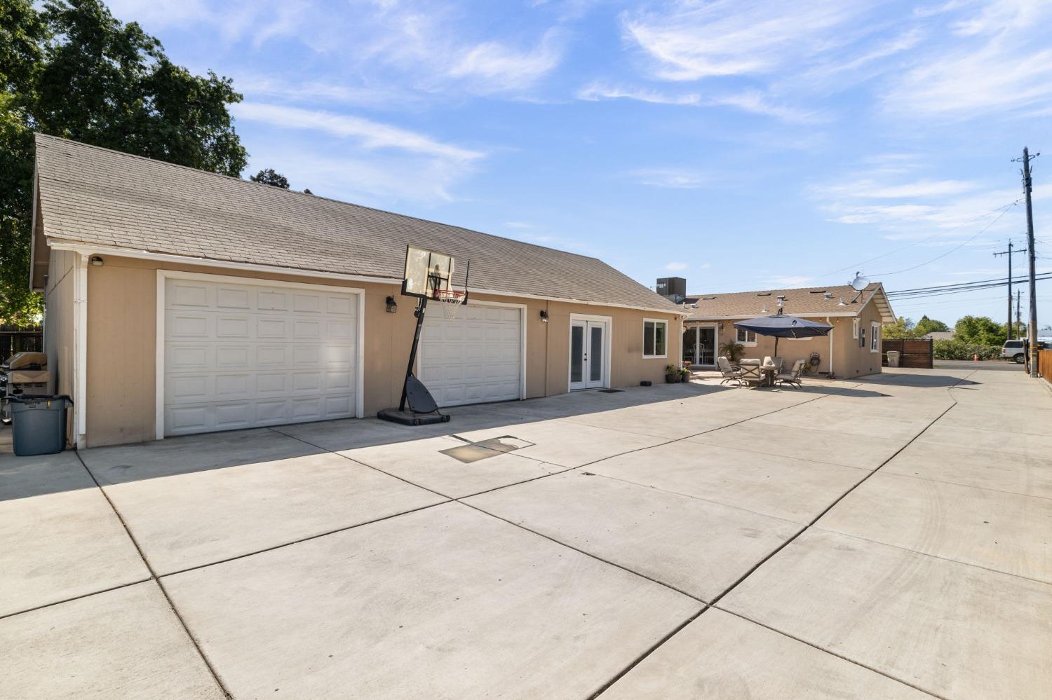Jefferson Boulevard, West Sacramento, California image 33
