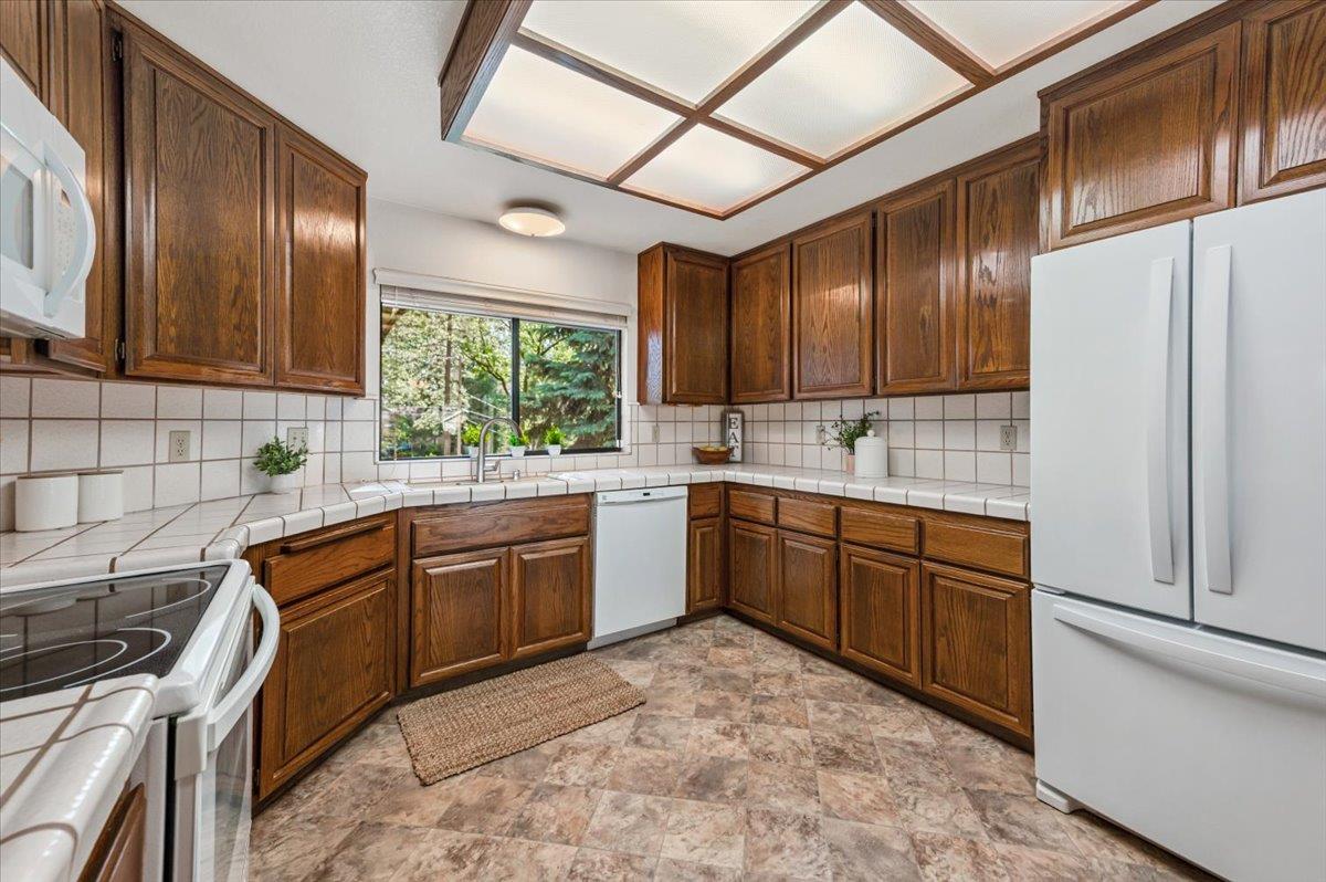 Alexandra Way, Grass Valley, California image 7