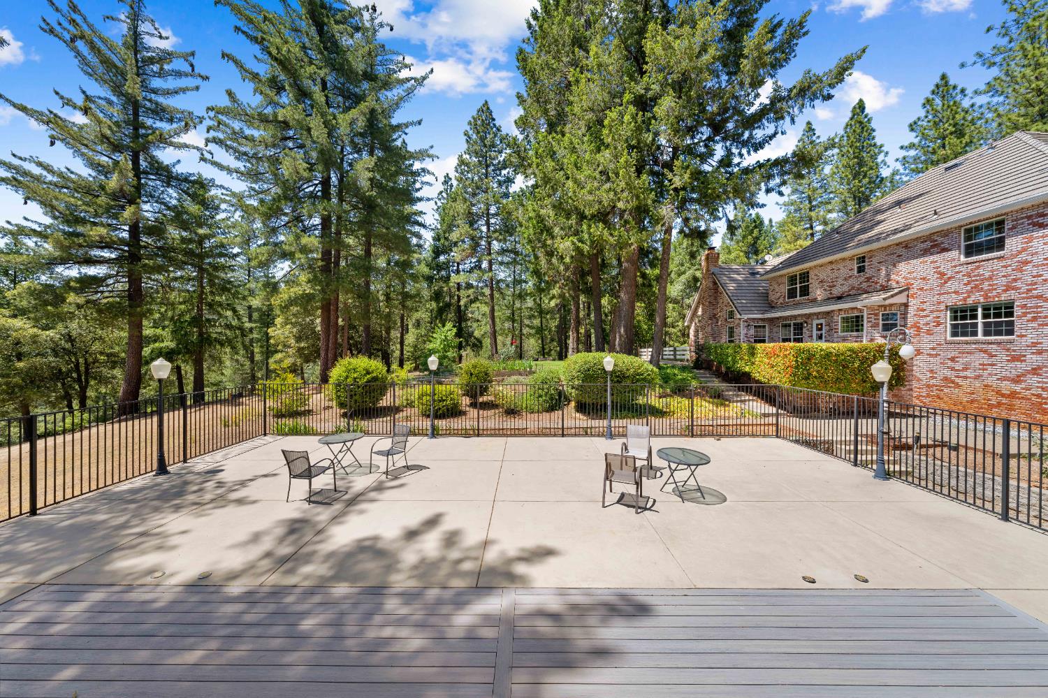 Detail Gallery Image 11 of 65 For 4665 Puerta Del Sol, Camino,  CA 95709 - 4 Beds | 3/1 Baths