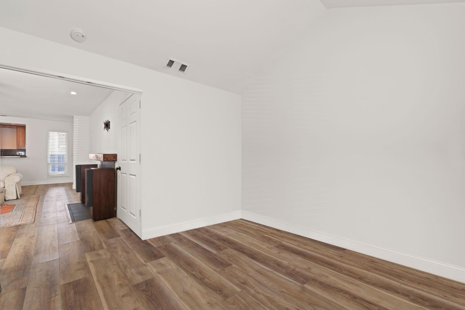 Photo #8: 225068288 Listing: Photo #8