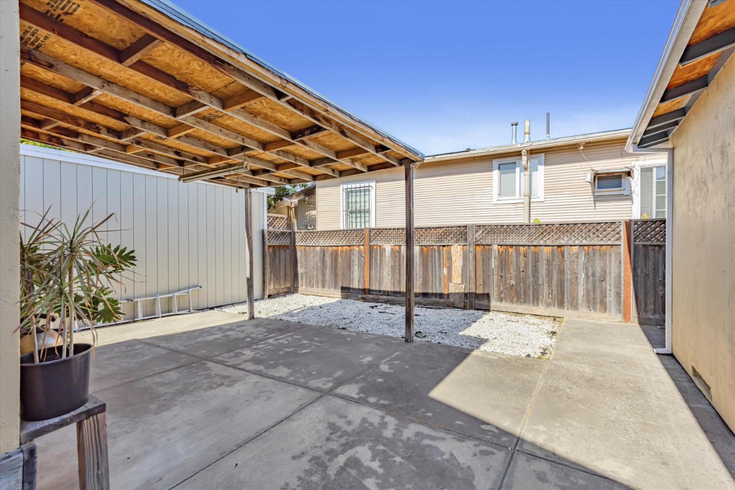 64th Avenue, Oakland, California image 17