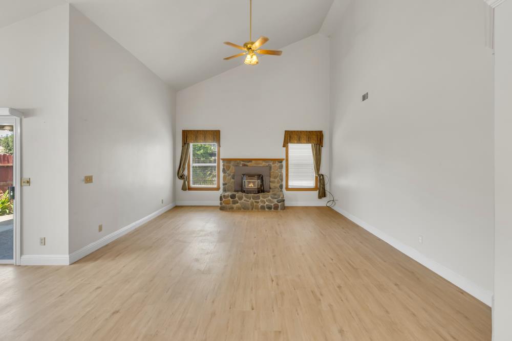Robin Court, Galt, California image 9