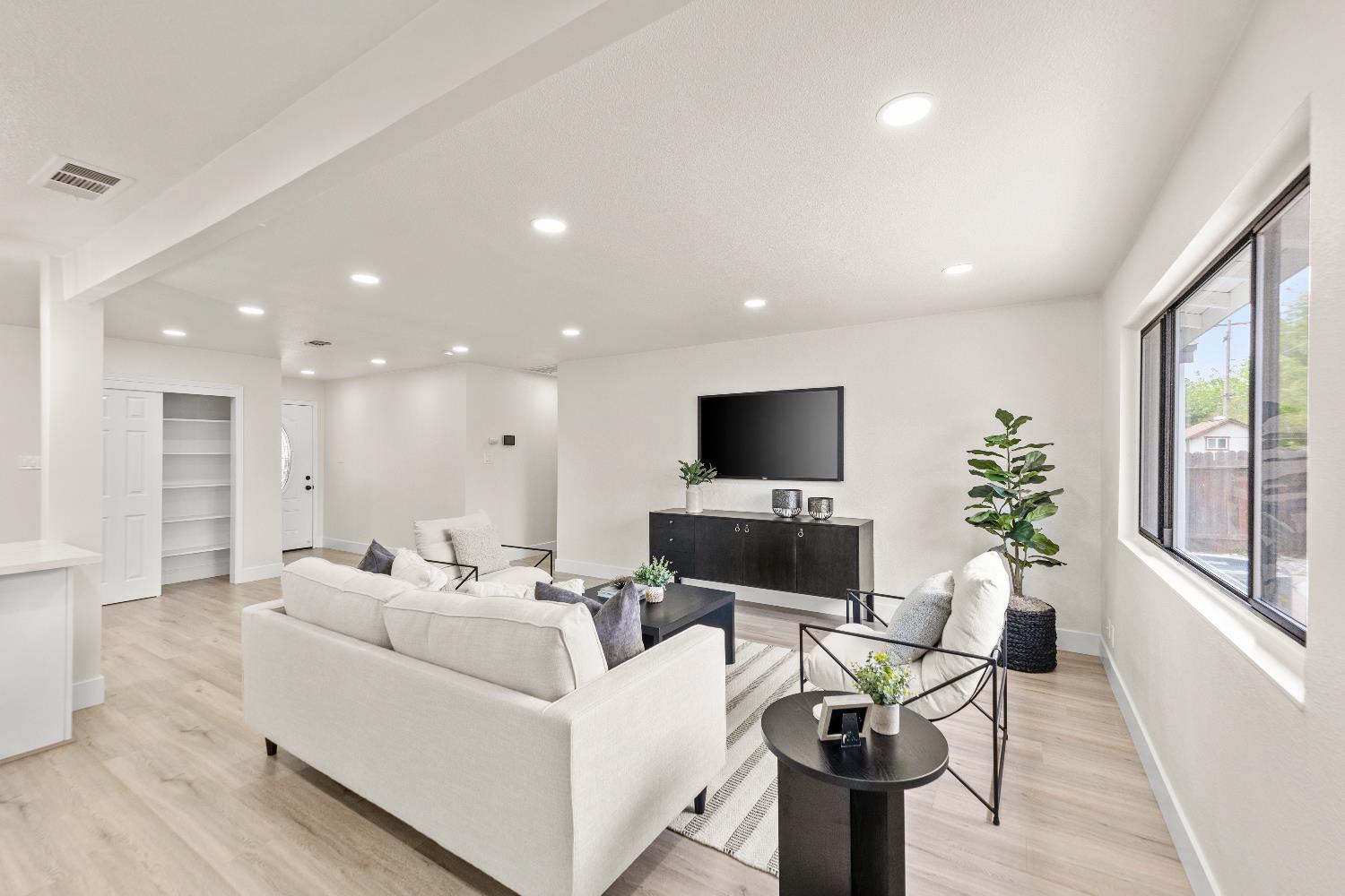 Cordova Lane, Rancho Cordova, California image 4