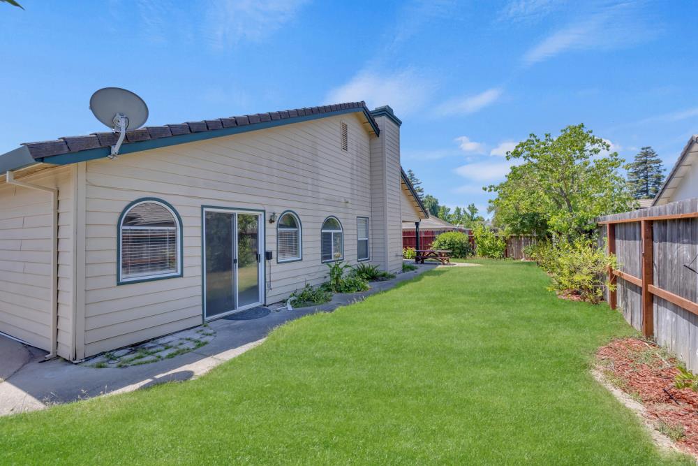 Robin Court, Galt, California image 36