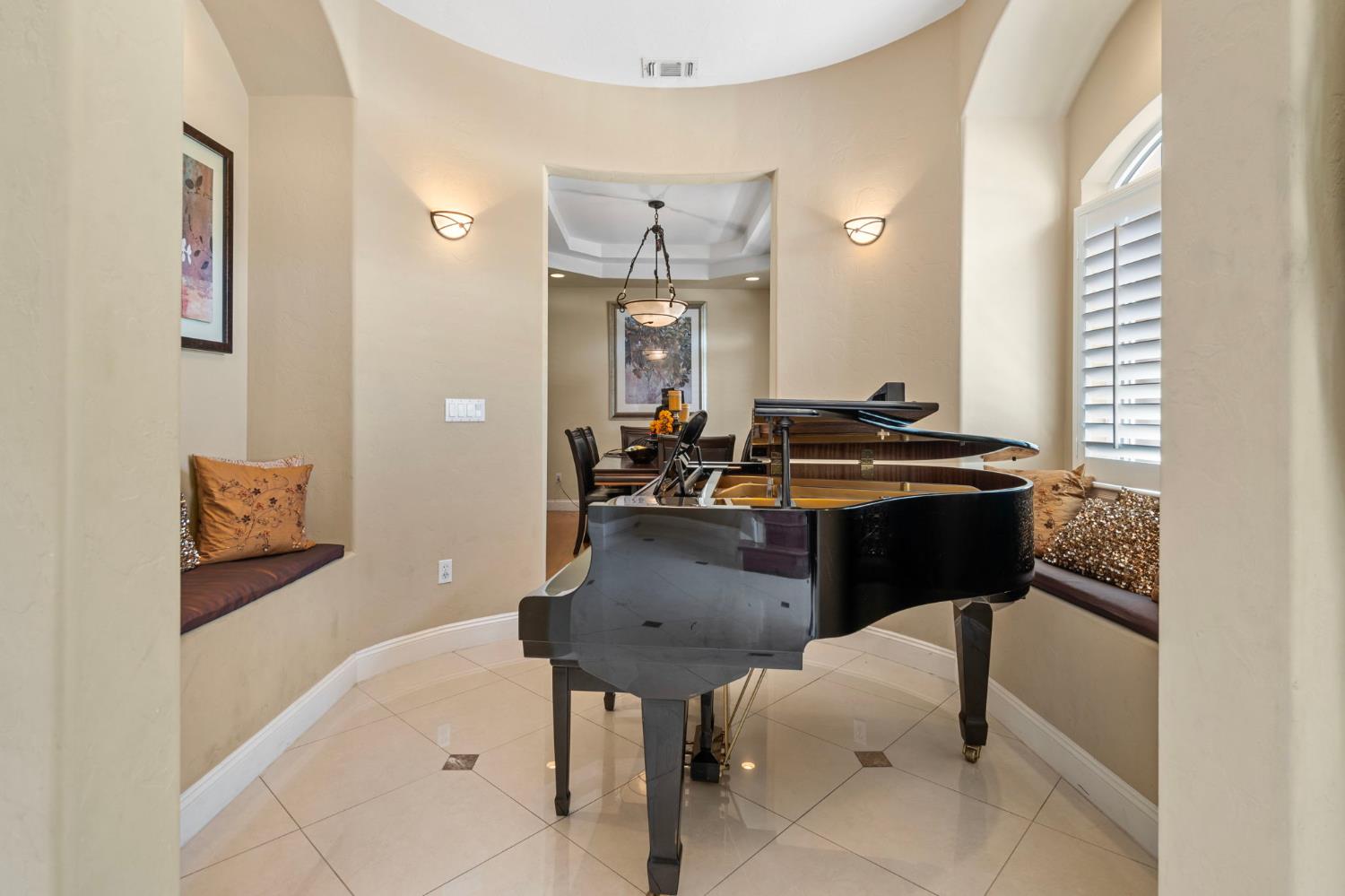 Terracina Circle, Manteca, California image 14