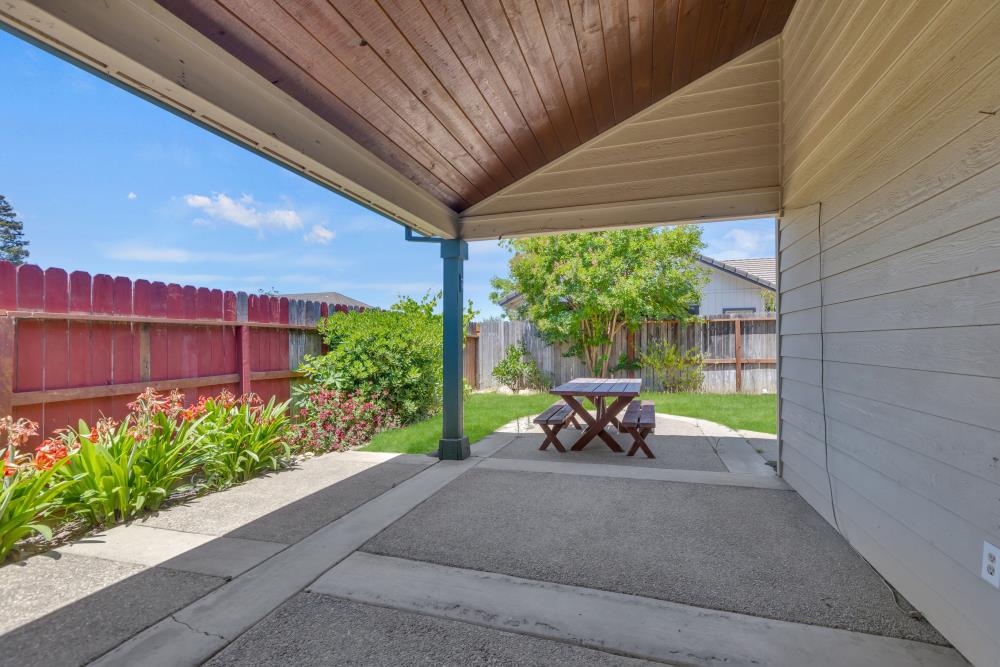Robin Court, Galt, California image 32