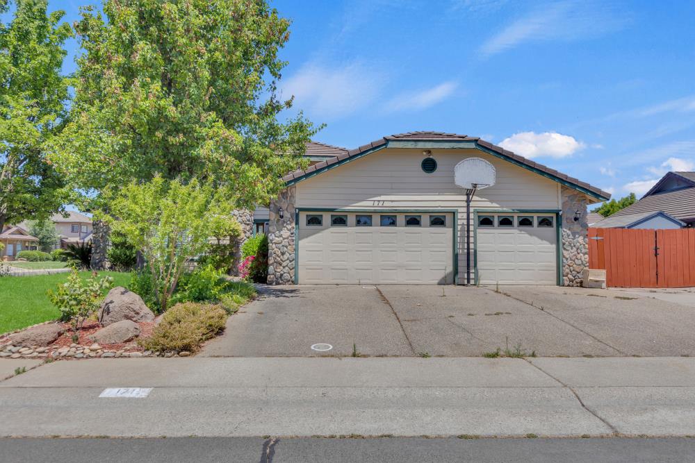 Robin Court, Galt, California image 1