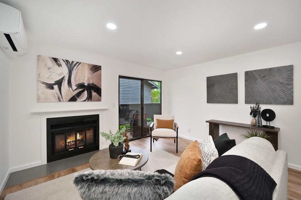 Photo #2: 225070528 Listing 