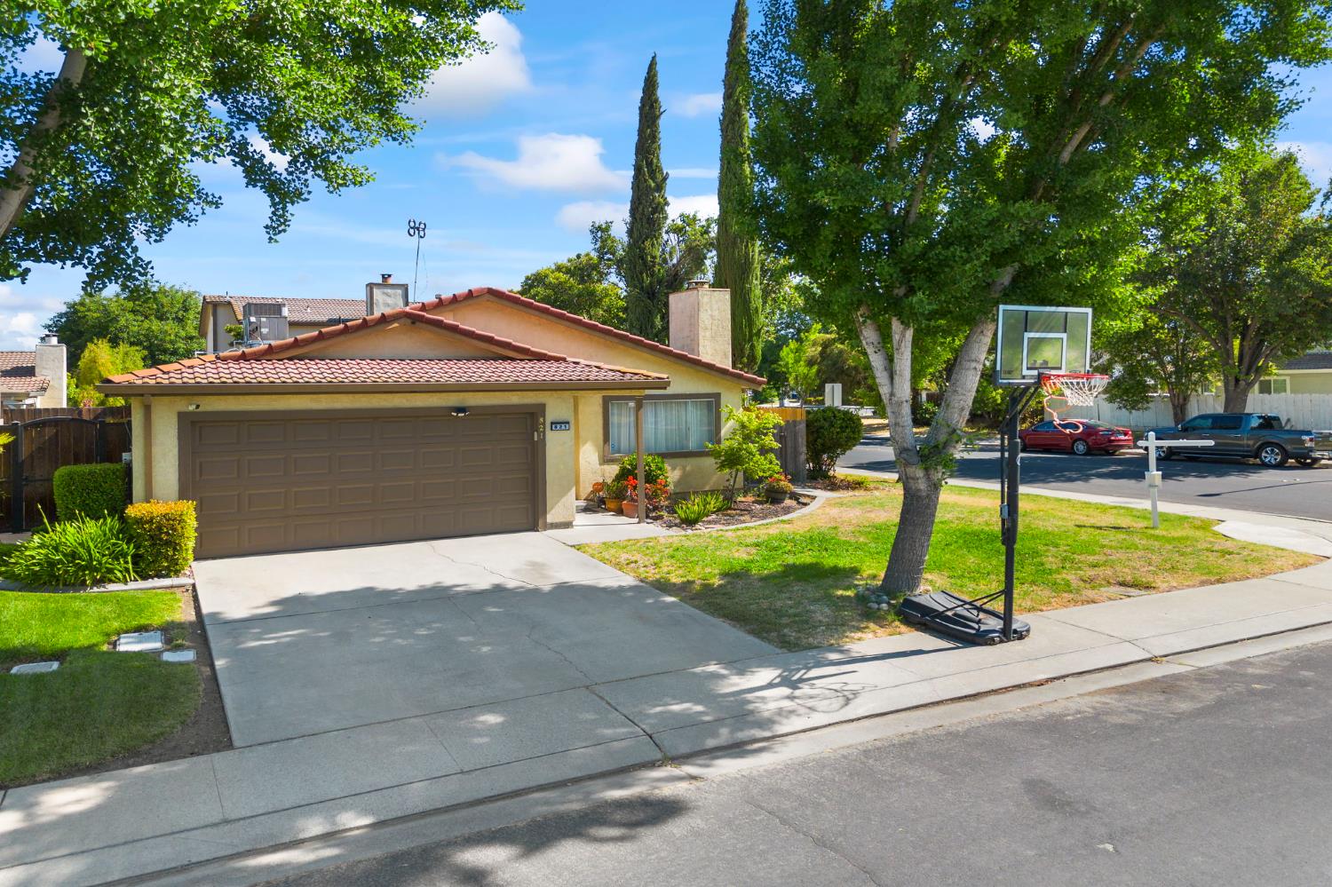 Grapeleaf Way, Modesto, California image 34