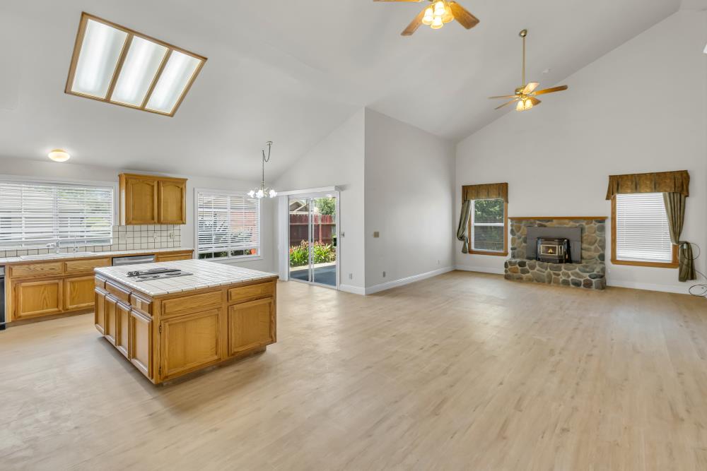 Robin Court, Galt, California image 7