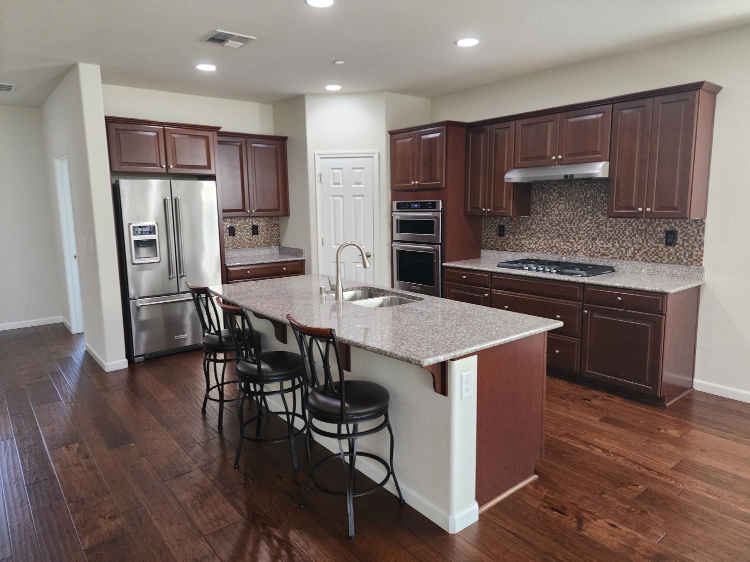 Remington Oaks Street, Manteca, California image 3