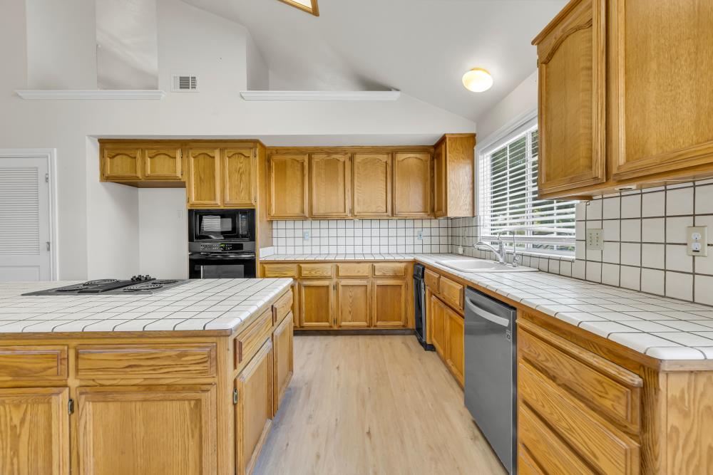 Robin Court, Galt, California image 13
