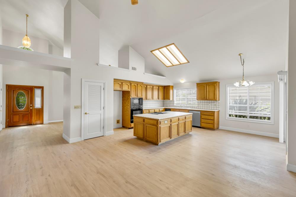 Robin Court, Galt, California image 10