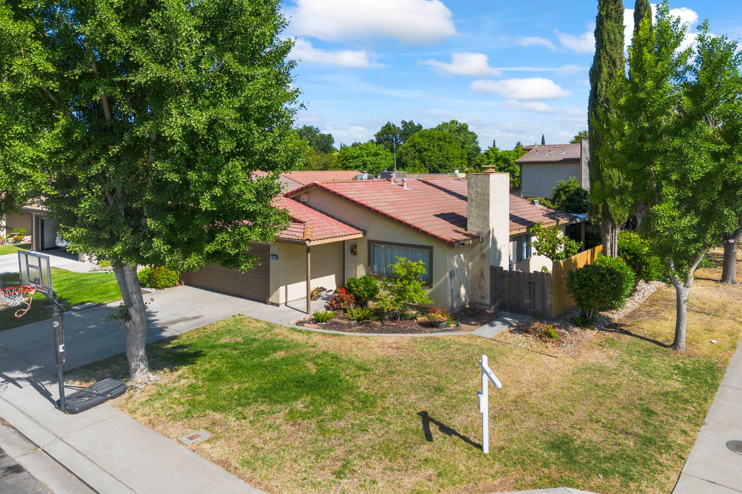 Grapeleaf Way, Modesto, California image 36