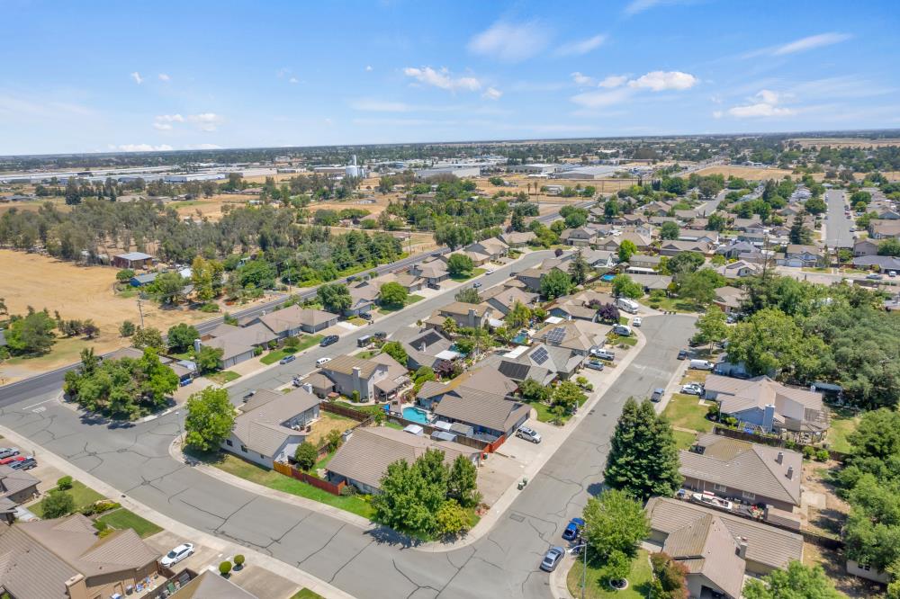 Robin Court, Galt, California image 46