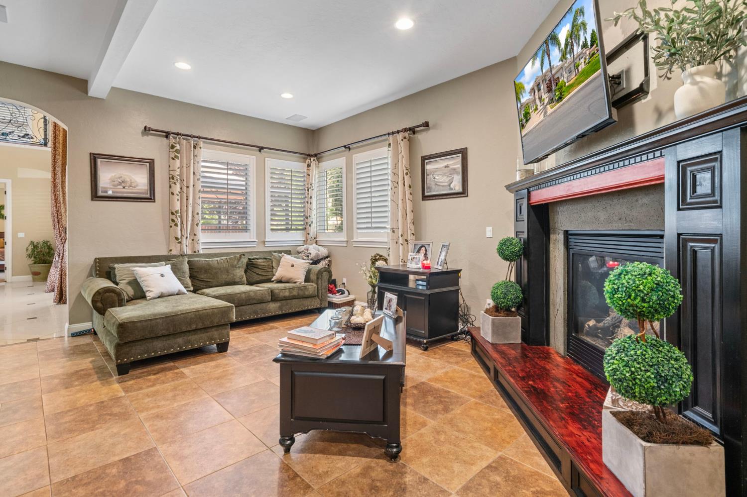 Terracina Circle, Manteca, California image 20