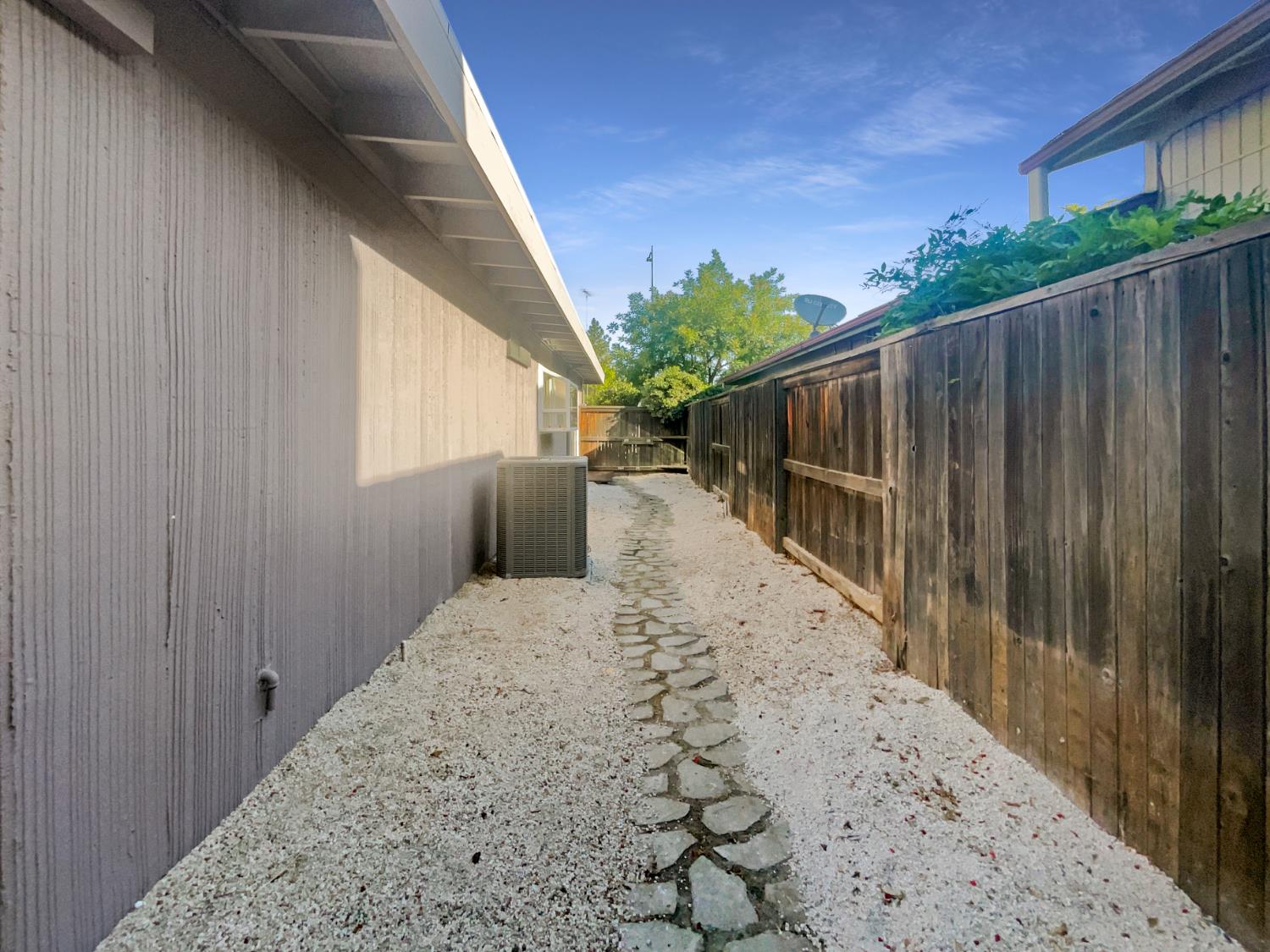 Grande Avenue, Davis, California image 16