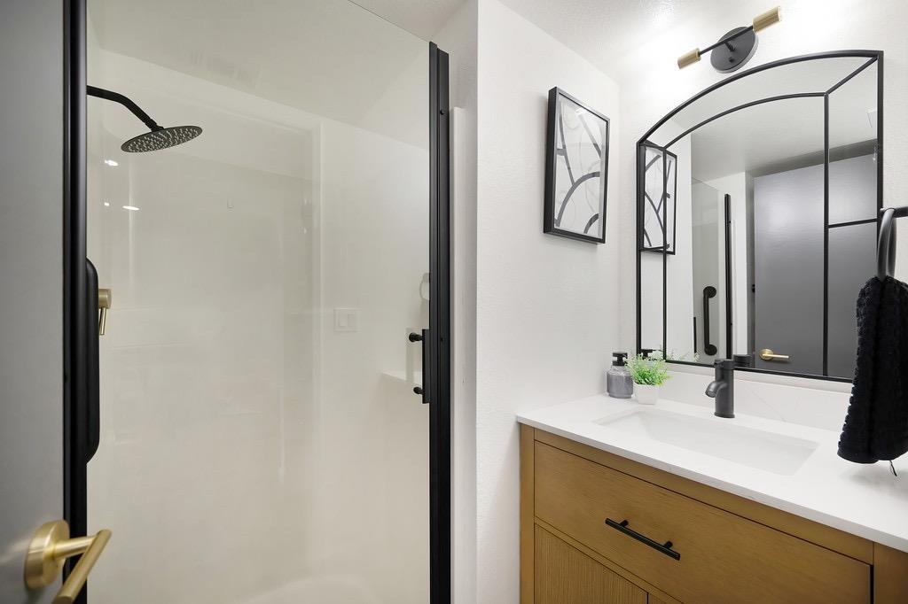Photo #15: 225070528 Listing: Photo #15