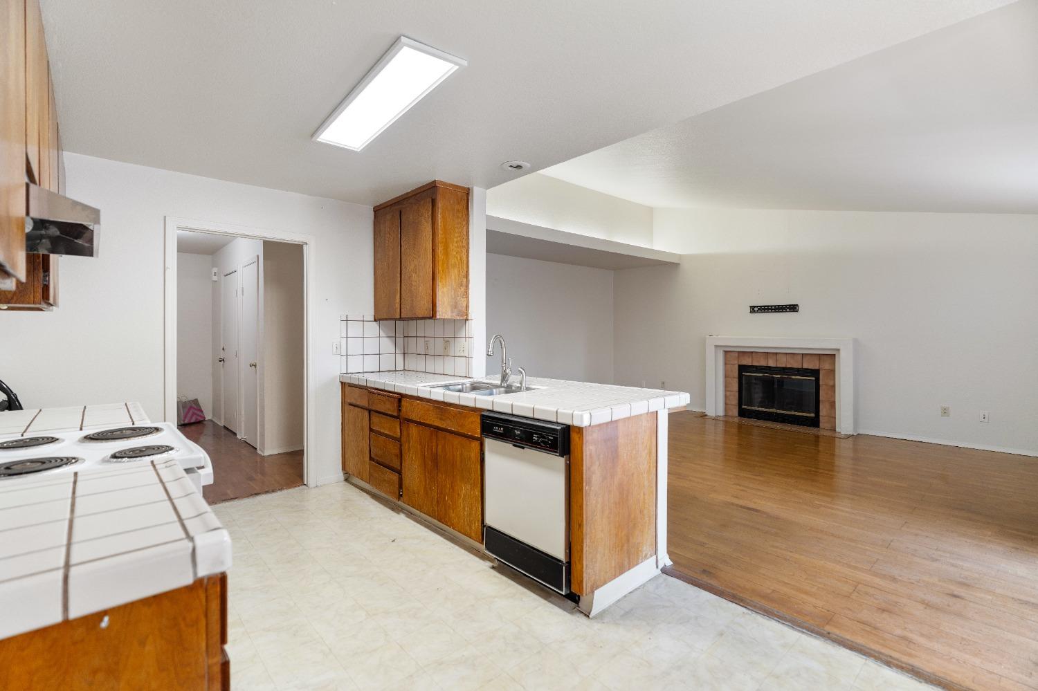 Montauban Court, Stockton, California image 18