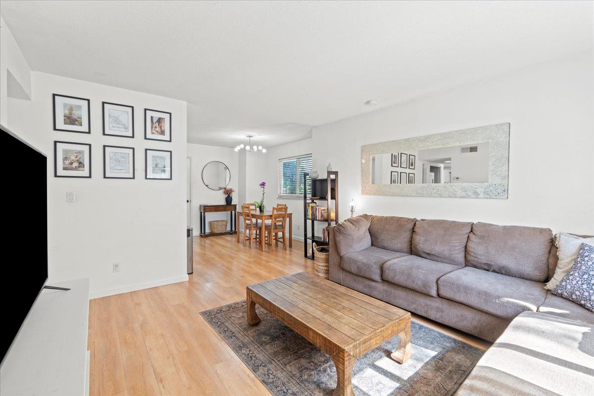 Photo #7: 225069779 Listing: Photo #7