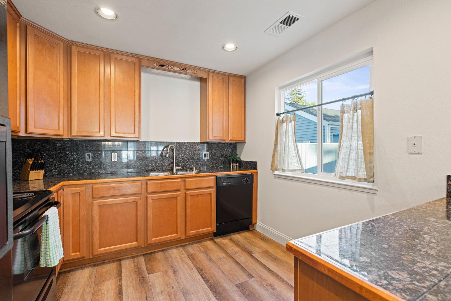 Photo #3: 225068288 Listing 
