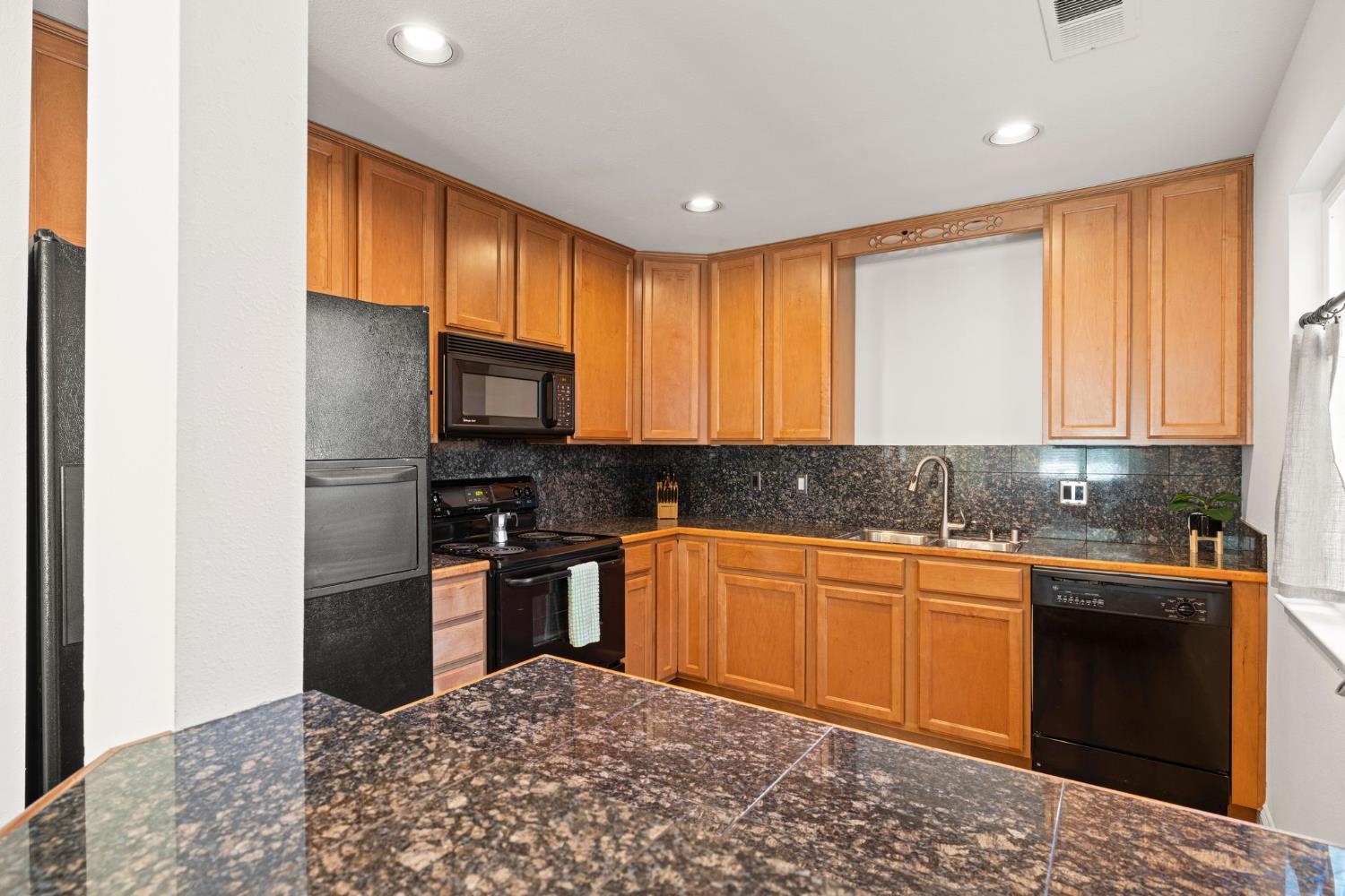 Photo #10: 225068288 Listing: Photo #10