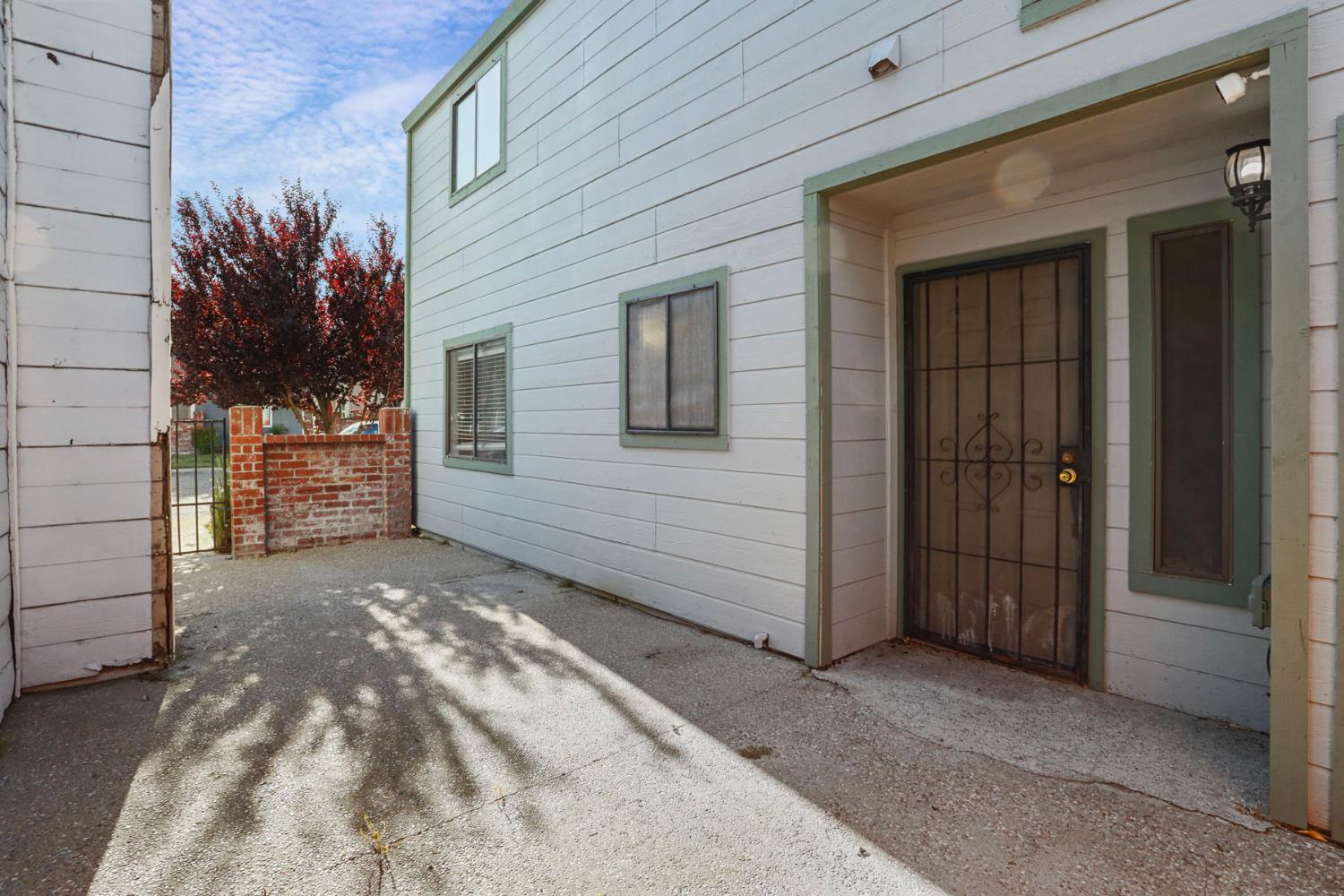 Benjamin Place, Manteca, California image 6
