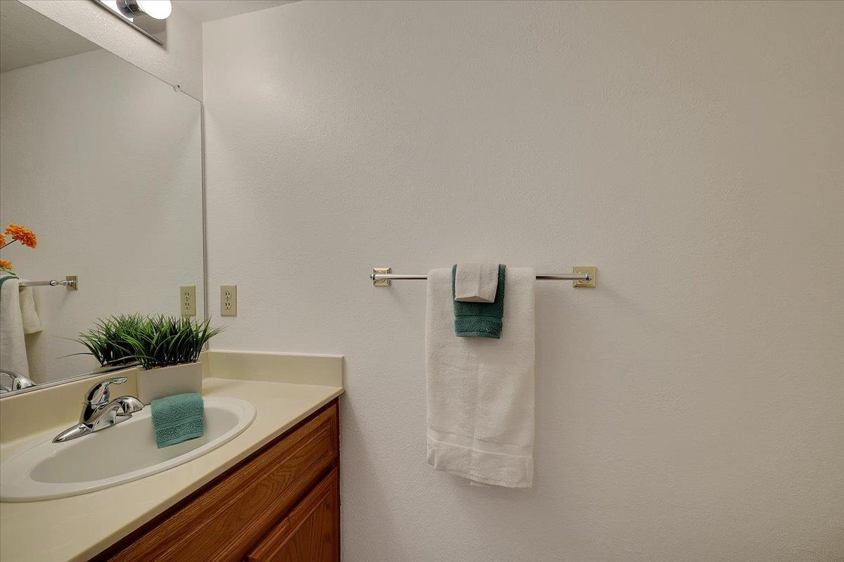 Photo #8: 225067694 Listing: Photo #8