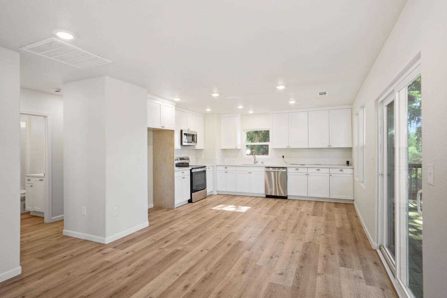 W Hatch Road, Modesto, California image 9