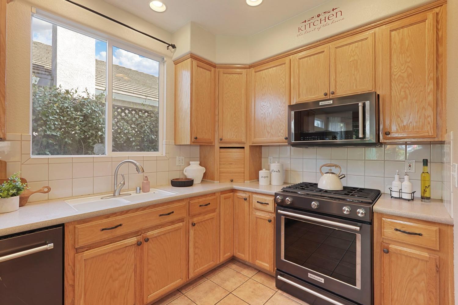 Picadilly Way, Manteca, California image 15