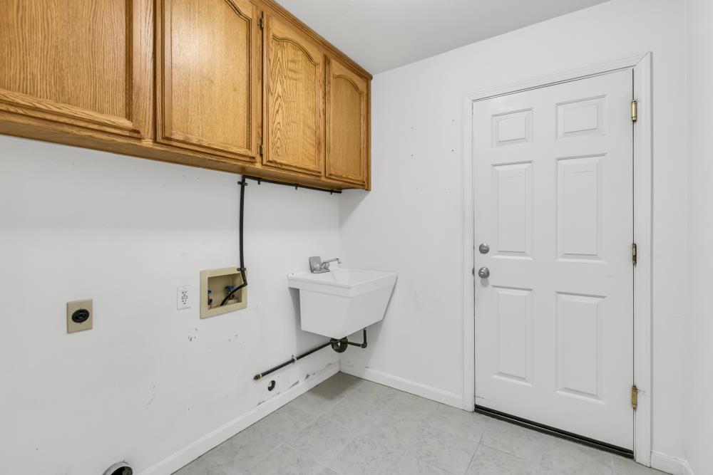 Robin Court, Galt, California image 18
