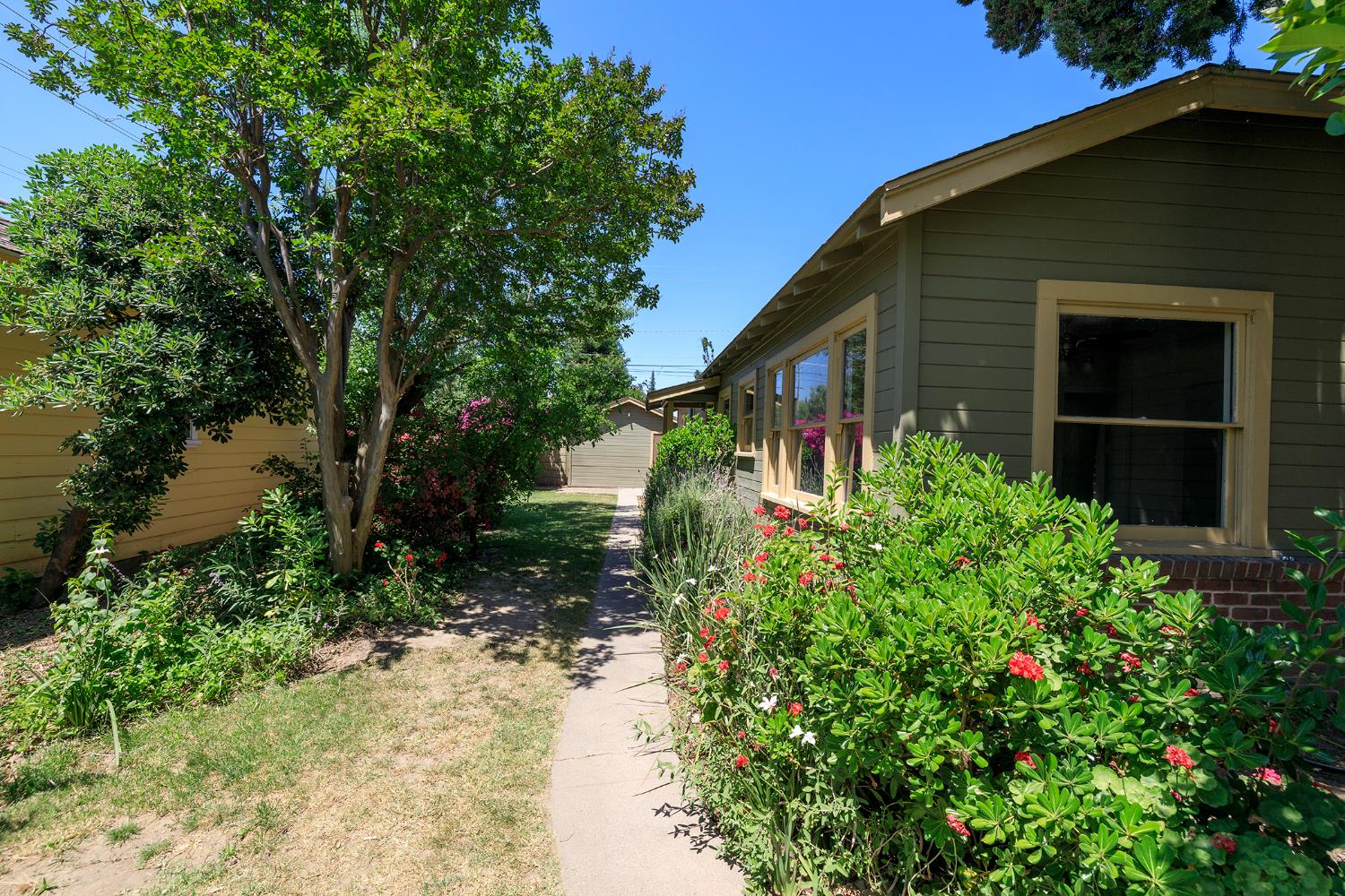El Cajon Avenue, Modesto, California image 37