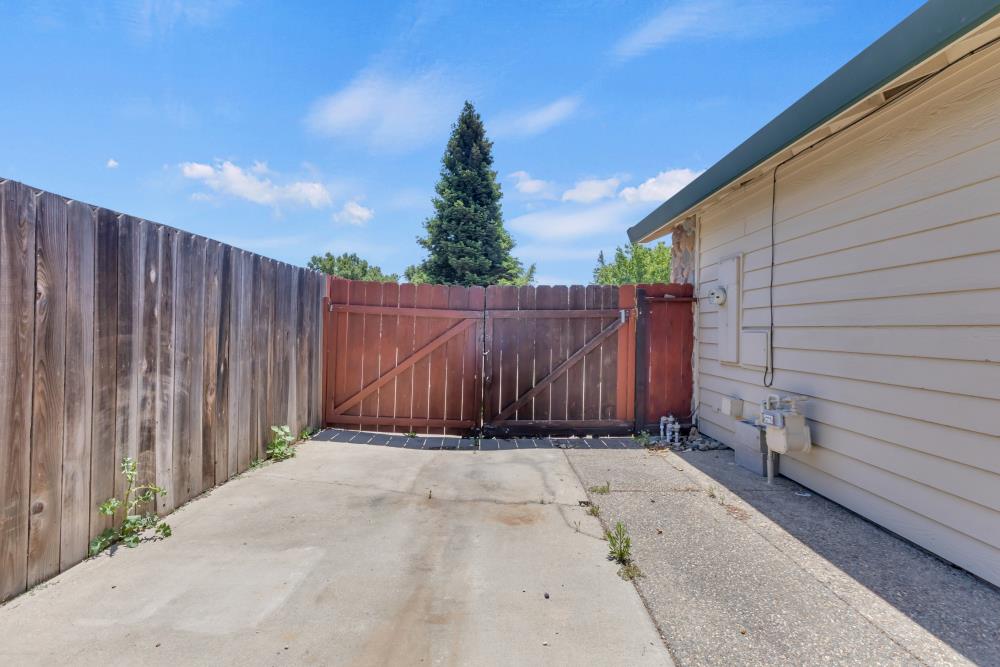 Robin Court, Galt, California image 38