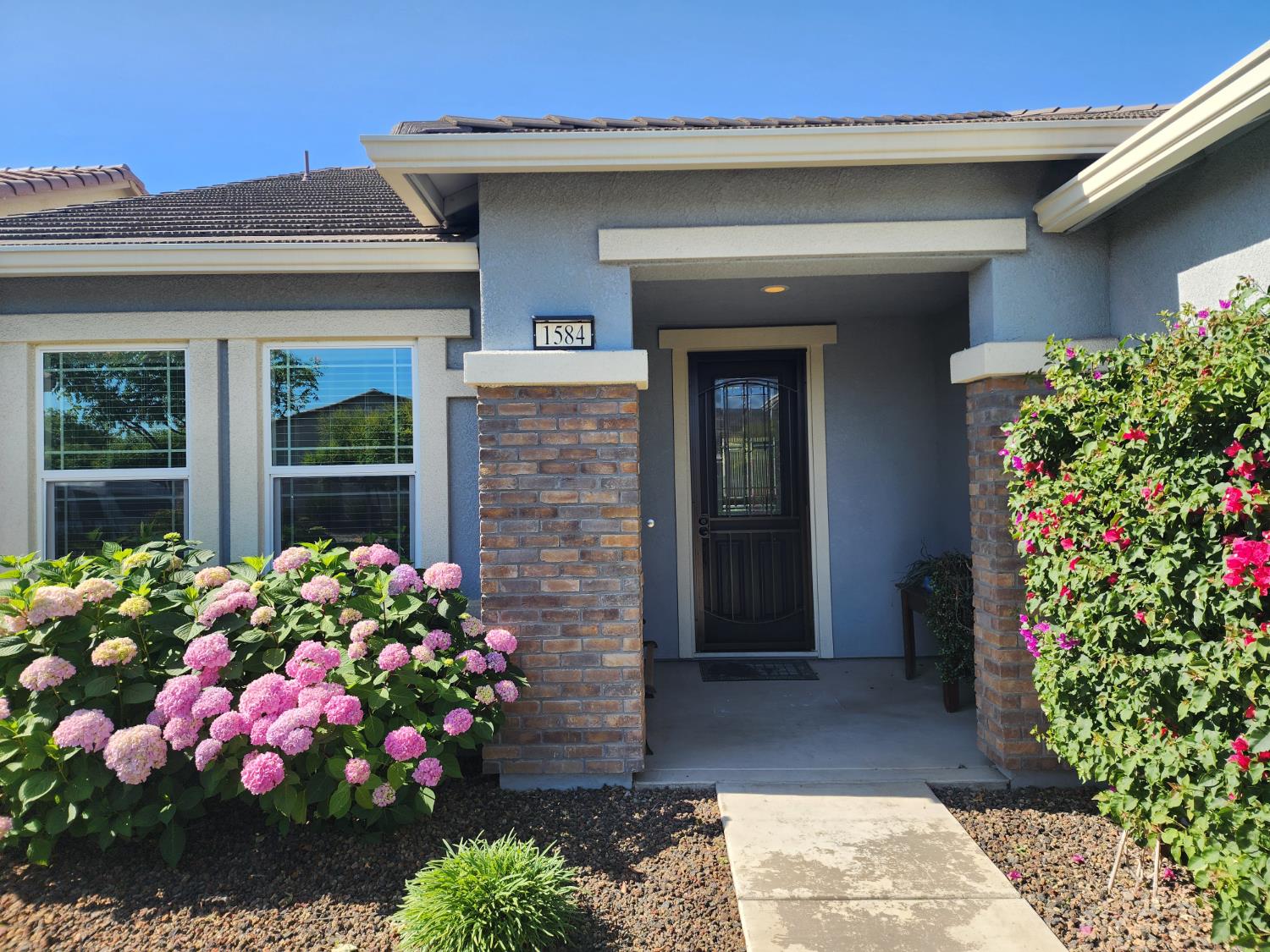 Remington Oaks Street, Manteca, California image 2