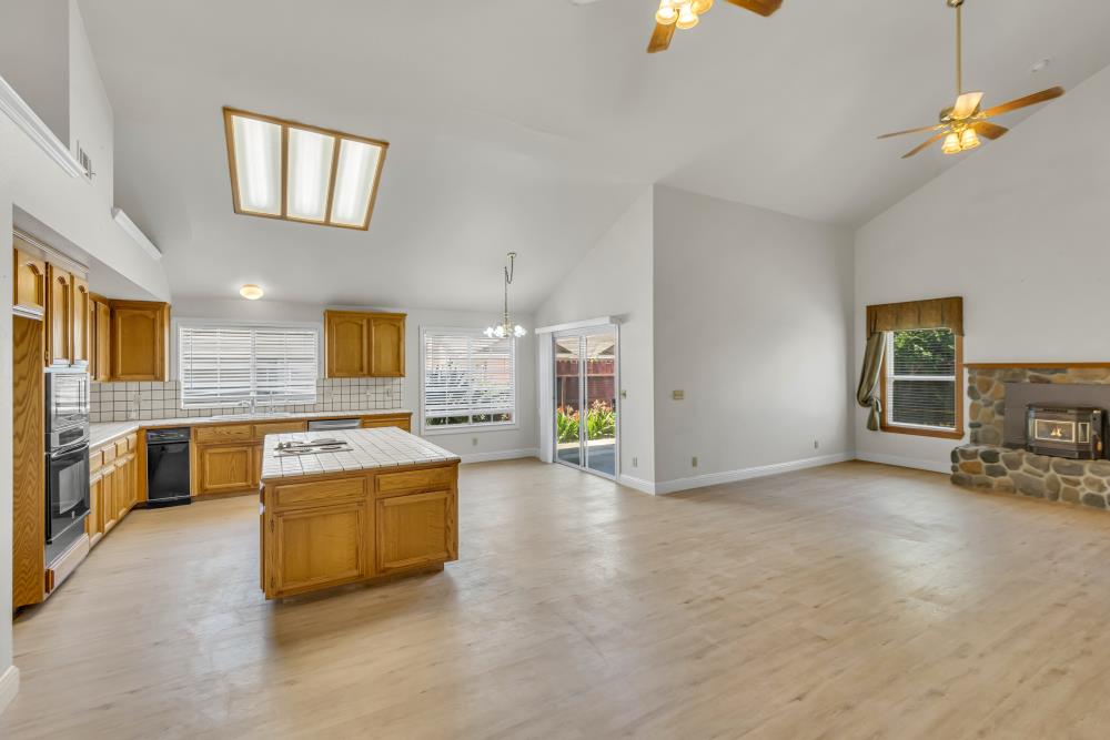 Robin Court, Galt, California image 8