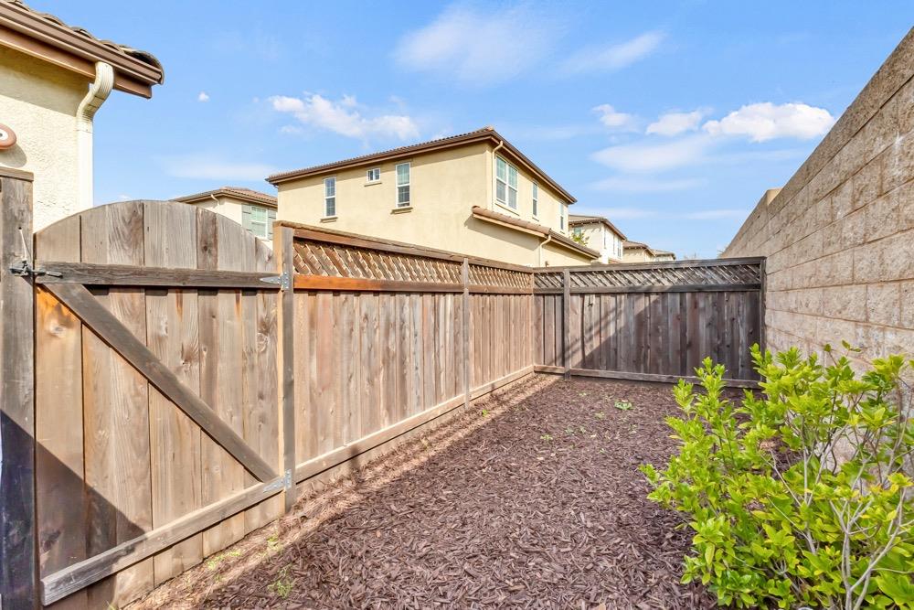 Barnhill Drive, Folsom, California image 40