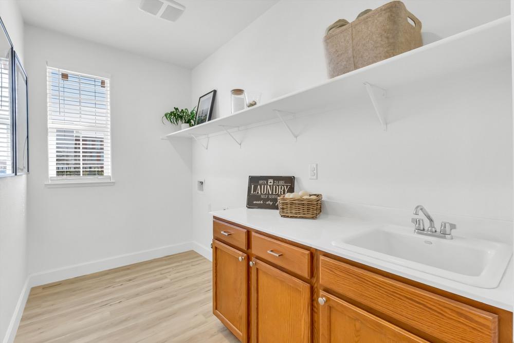 Barnhill Drive, Folsom, California image 34