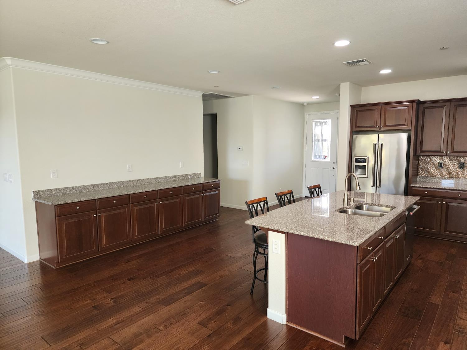 Remington Oaks Street, Manteca, California image 4