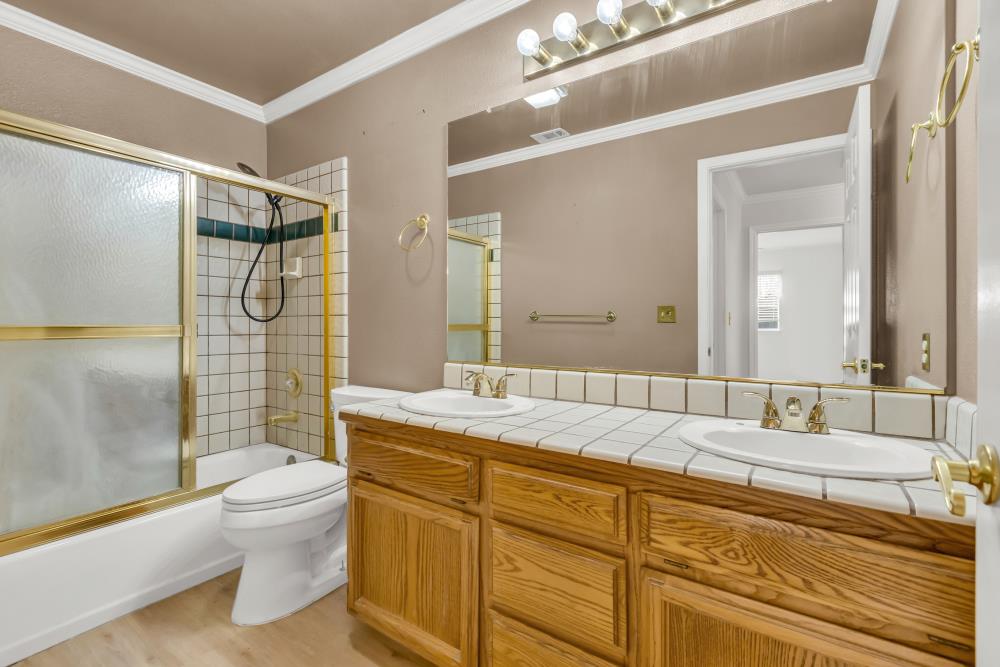 Robin Court, Galt, California image 17