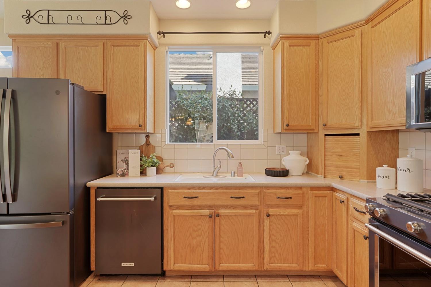 Picadilly Way, Manteca, California image 16