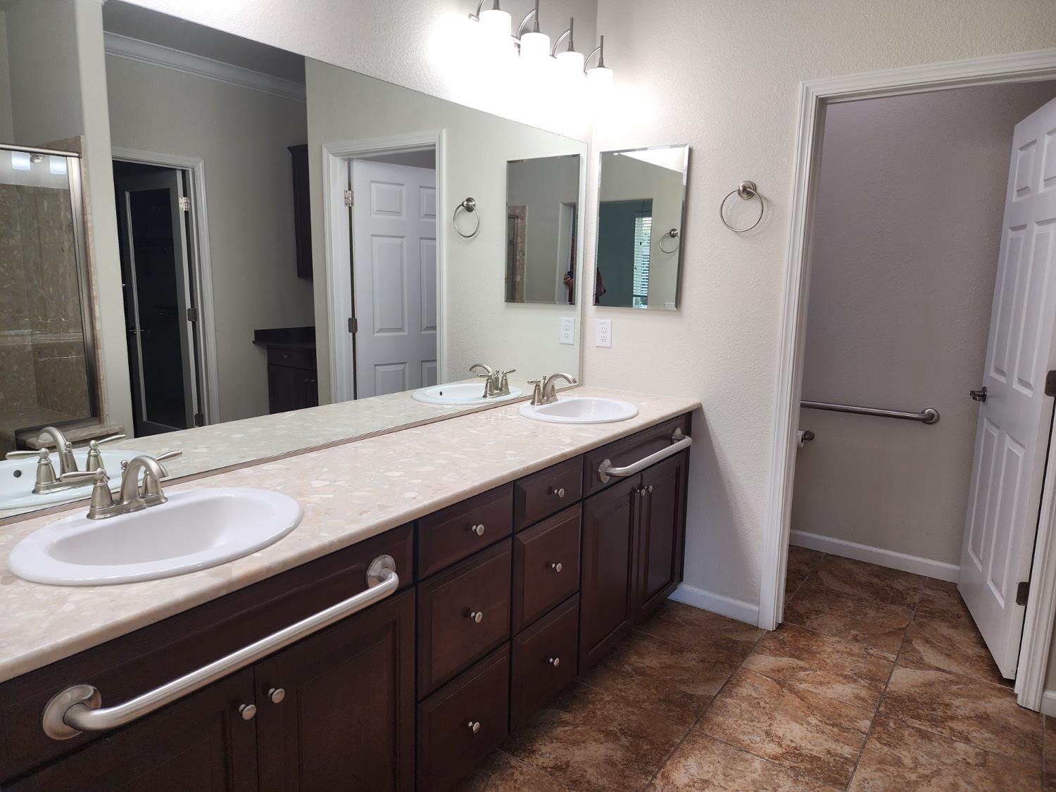 Remington Oaks Street, Manteca, California image 10