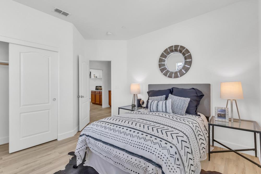 Barnhill Drive, Folsom, California image 32