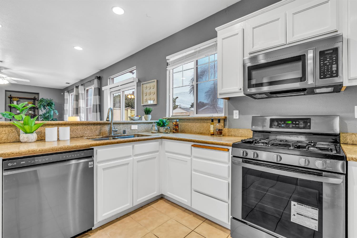 Cassia Court, Pittsburg, California image 9
