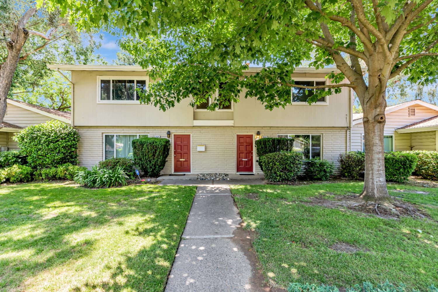 La Riviera Drive, Sacramento, California image 1