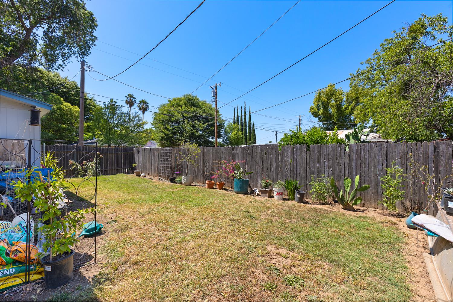 Vermont, Gridley, California image 19