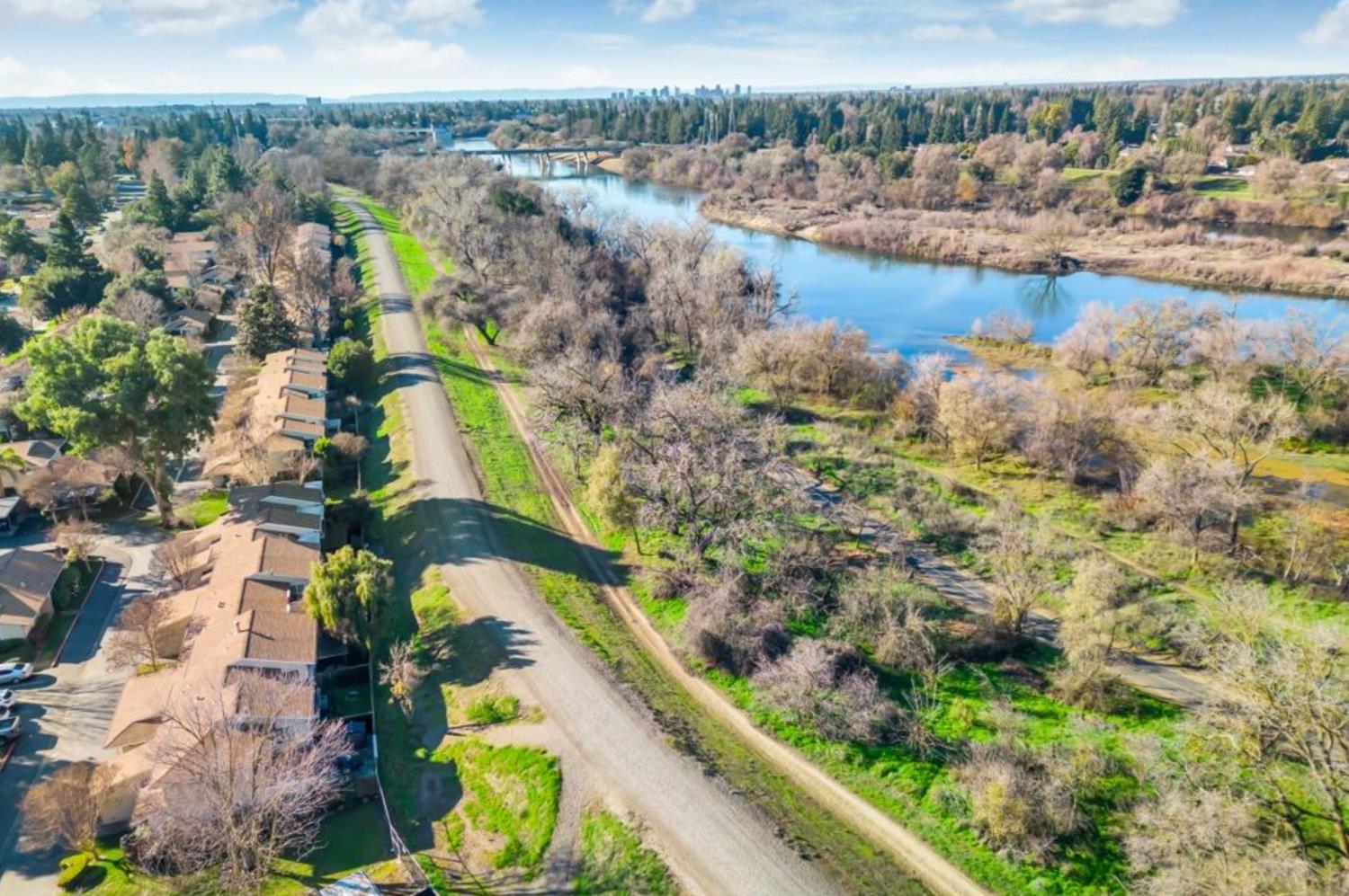 La Riviera Drive, Sacramento, California image 45
