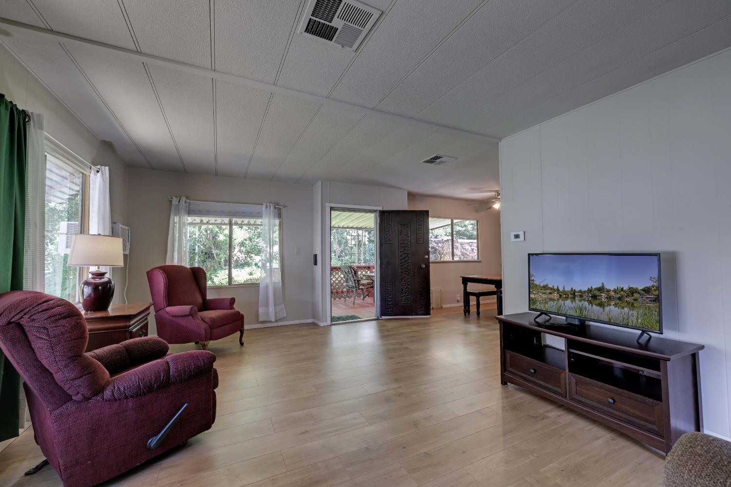 Detail Gallery Image 8 of 43 For 6052 Chad Dr, Newcastle,  CA 95658 - 2 Beds | 2 Baths