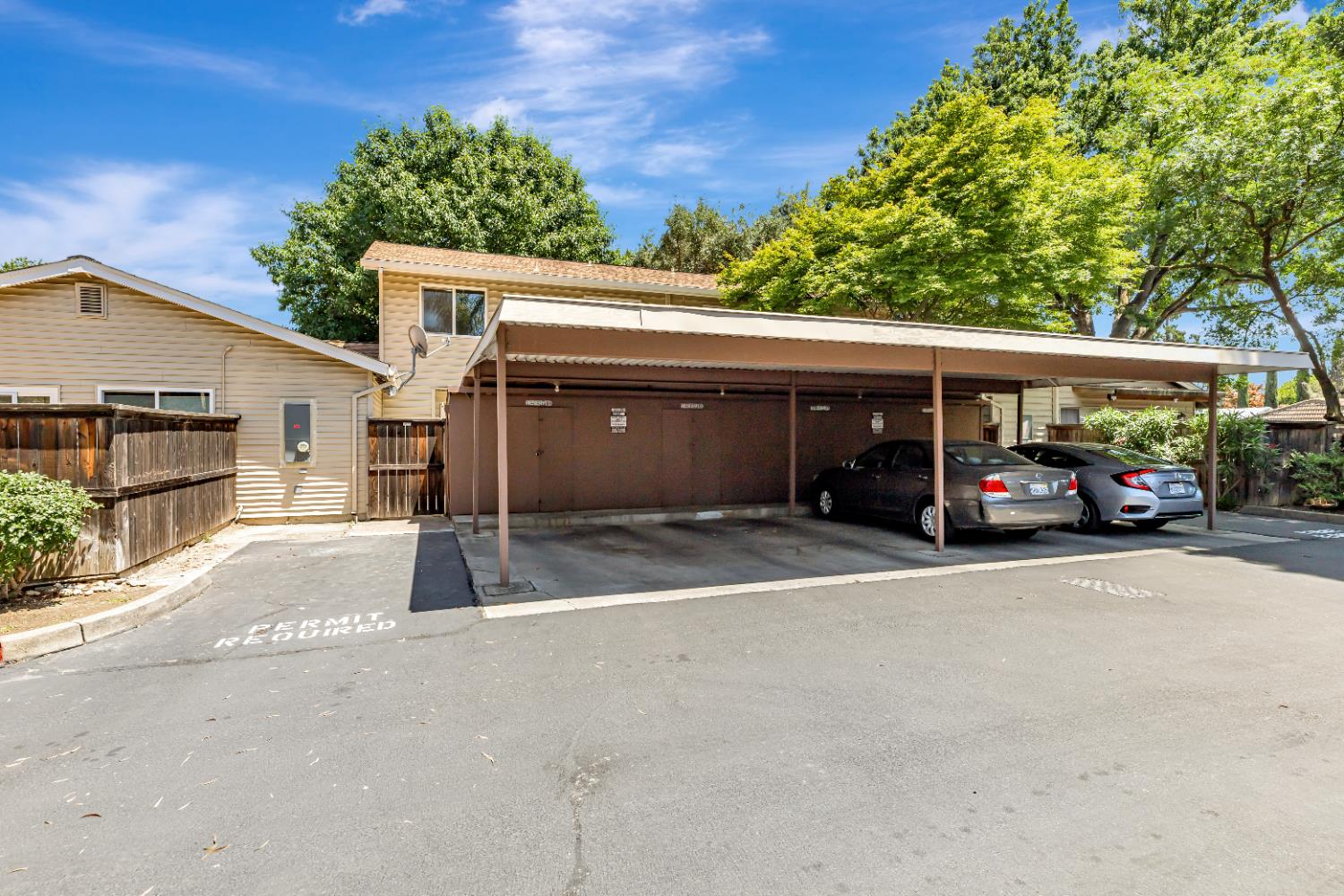 La Riviera Drive, Sacramento, California image 37